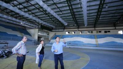 El alcalde Armando Calidonio realizó una supervisión en el gimnasio, que estaba abandonado.