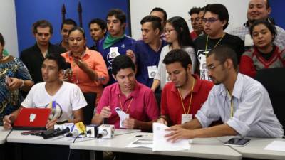 Los estudiantes que mantienen la huelga dieron conferencia de prensa en la tarde.