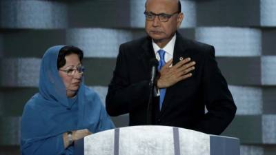 PHILADELPHIA, JULIO 28: Khizr Khan, padre del soldado musulman S. M. Khan, Habló en la Convención Democrata.