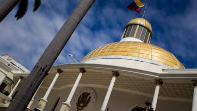 Fotografía donde se observa la cúpula exterior del 'Salón Elíptico' del palacio de la Asamblea Nacional en Caracas (Venezuela). EFE/Archivo