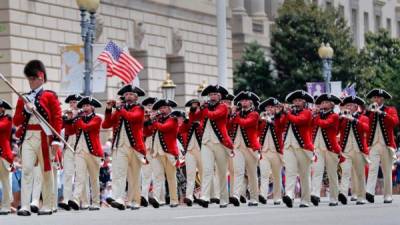 Con patrióticos desfile los estadounidenses celebran este jueves su Día de la Independencia a la espera de un 'espectacular show' que el presidente Donald Trump anunció para esta tarde en Washington D.C..