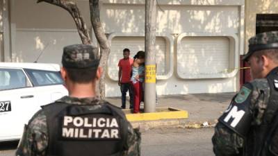 La escena fue acordonada por elementos de la Policía Nacional de Honduras.