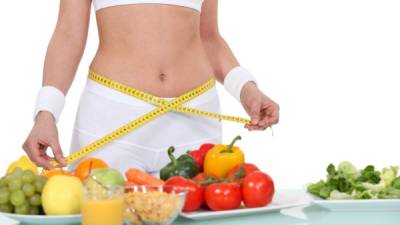 La dieta debe ser equilibrada para lograr mantener un peso saludable.