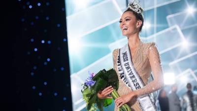 Demi Leigh Nel-Peters, representante de Sudáfrica, fue nombrada Miss Universo 2017. Éste es el segundo año que su país se lleva el título.