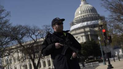 La policía se mantiene alerta ante las amenazas en el Capitolio de Washington.