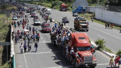 Miles de migrantes avanzan por México hacia EEUU desafiando a Donald Trump./EFE.