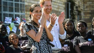 Los duques de Sussex iniciaron hoy su gira por Sudáfrica, su primer viaje oficial en familia. AFP.