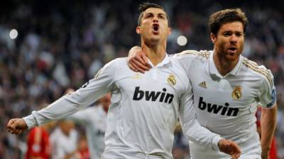 El delantero portugués, Cristiano Ronaldo, junto a su excompañero en el Real Madrid, Xabi Alonso. (Archivo)