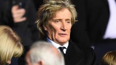 Rod Stewart hizo pública su lucha contra el cáncer, durante una colecta de fondos para combatirlo.