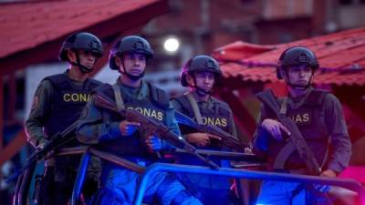 Fotografía del 27 de diciembre de 2017, de distintos cuerpos de seguridad durante un despliegue antisecuestro impulsado por el Gobierno nacional en Caracas (Venezuela). EFE/Miguel Gutiérrez
