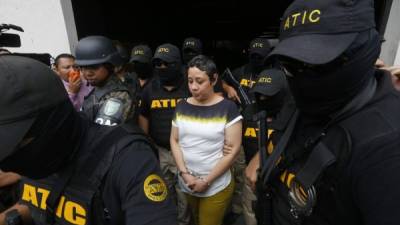 La abogada Liz María Núñez cuando era trasladada a la audiencia en el Primer Batallón.