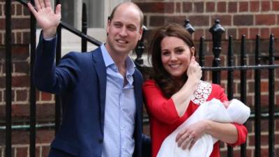 Los duques de Cambridge, William y Catalina, son padres de su tercer hijo, un varón.