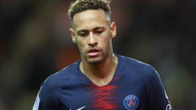 Neymar estaría arrepentido de jugar en el PSG y quiere volver al Barcelona. FOTO AFP.