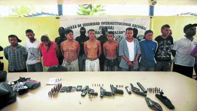 Más de 15 detenidos y el decomiso de armas y munición fueron el resultado de la fuerte operación combinada en 15 colonias de Tegucigalpa.