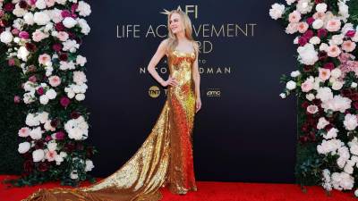 La actriz Nicole Kidman fue honrada con el Premio AFI Lifetime Achievement Award el pasado sábado, durante la ceremonia número 49, donde estuvo acompañada de toda su familia en el Dolby Theatre de Hollywood.