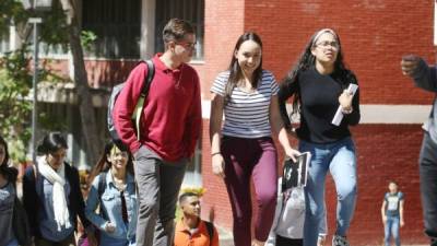 La presencia femenina sigue siendo mayoritaria en los centros universitarios regionales, si bien la modalidad presencial se ha visto afectada por la pandemia.