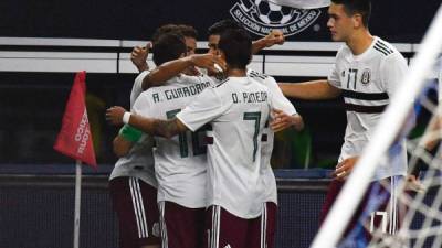 Los jugadores mexicanos celebrando el gol de Jonathan Dos Santos ante Ecuador. Foto @miseleccionmx