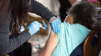 Unos 21 millones de adultos han sido completamente inmunizados.