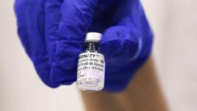 A vial of the Pfizer/BioNTech Covid-19 vaccine is seen ahead of the first rollout of vaccinations at the Castle Hill Medical Centre in Sydney on February 21, 2021. (Photo by STEVEN SAPHORE / AFP)