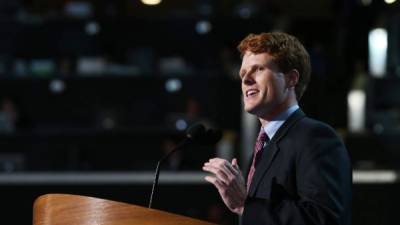 El joven legislador Joe Kennedy tuvo a cargo la tradicional respuesta oficial del Partido Demócrata al discurso de Trump.