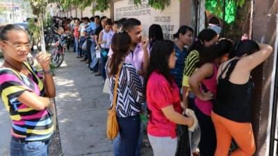 La feria de empleo se desarrolla en el Instituto Técnico Ernesto Danilo Amaya en la ciudad de Villanueva.