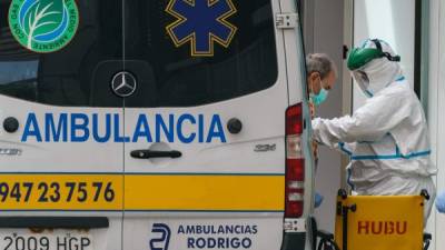 Los hospitales españoles están desbordados por pacientes infectados por el letal virus./AFP.