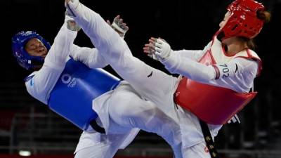 Keyla Ávila en el momento de la pelea que tuvo con Zheng Shuyin. Foto AFP.