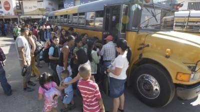 El fin de semana, los capitalinos madrugaron para abordar los buses y llegar sin contratiempos a sus lugares de origen.