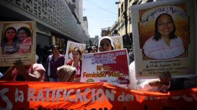 Mujeres exigen justicia por muertes.