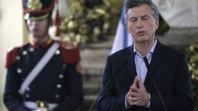 Mauricio Macri alcanzó un compromiso con sindicatos y empresarios para evitar los despidos hasta marzo de 2017.