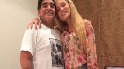 El exfutbolista Diego Maradona con su exnovia Rocío Oliva.
