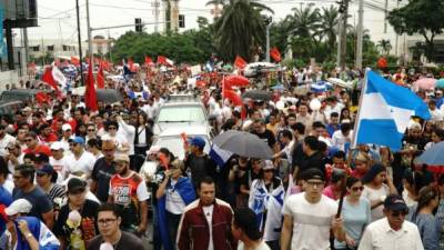 Cientos de sampedranos salieron este domingo a las calles exigiendo los resultados finales al TSE.