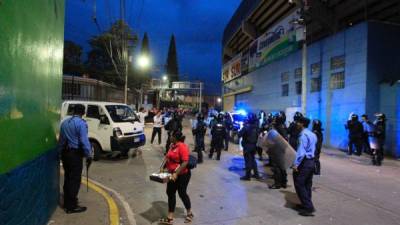 El pasado domingo la Policía Nacional y barristas protagonizaron una reyerta en las afueras del Nacional. La afición no organizada pide paz y respeto entre los seguidores azules y blancos.