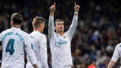 El delantero portugués del Real Madrid, Cristiano Ronaldo, celebra un gol durante el partido de liga del sábado. EFE