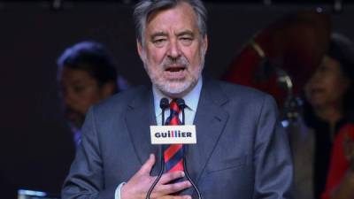 El candidato socialista, Alejandro Guillier, disputará la segunda vuelta electoral con el expresidente Piñera.