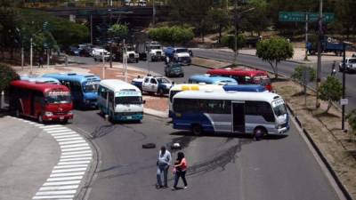 Los transportistas solicitaban aumento a la tarifa, pero como este reclamo fue negado por el IHTT propusieron una rebaja de L20 en el galón de combustible.