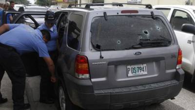 La camioneta en la que andaban los pandilleros tiene reporte de robo. Se halló una pistola en el carro.