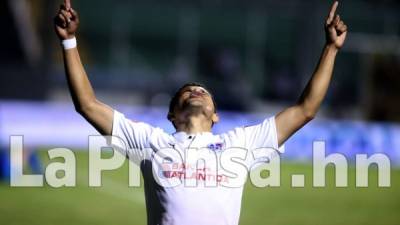 Roger Rojas se despachó con cinco goles en la victoria del Olimpia ante el Vida. Foto Juan Salgado