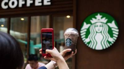 Más de 8,000 tiendas de Starbucks cerrarán esta tarde para capacitación de sus empleados.