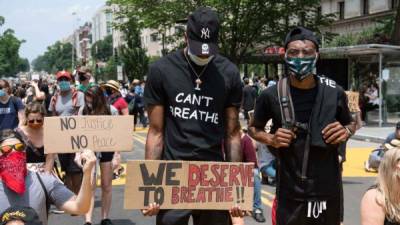 Manifestantes participan en una protesta en Washingto DC. La frase 'No puedo respirar' (I can't breathe), se ha convertido en la consigna del movimiento.