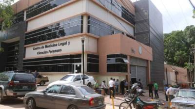 Fachada el edificio de Medicina y Ciencias Forenses en Tegucigalpa. Foto de archivo La Prensa.