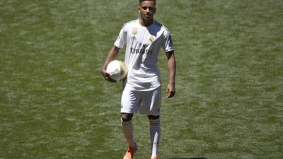 Rodrygo sigue los pasos de Neymar, uno de sus grandes referentes. Del Santos al fútbol español, en este caso al Real Madrid.