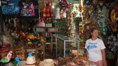 Un negocio de artesanías y productos típicos de Honduras en la zona sur. La feria cultural busca la promoción de mercancías elaboradas por pequeños empresarios.