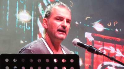 El cantautor guatemalteco Ricardo Arjona está en la gira 'Circo Soledad'.// EFE/Jorge Muñiz