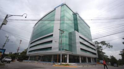 Metropark es una torre de oficinas de ocho niveles que se construye en el barrio Los Andes y se prevé estará lista en agosto.