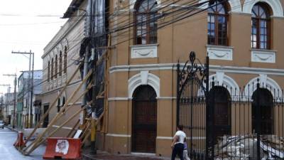 Los daños en las paredes son grandes.