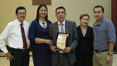 Hipólito Galeas fue el maestro del año ganador del primer lugar. Foto: Melvin Cubas