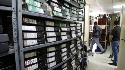 En la oficina de La Ceiba, empleados trabajan para atender la alta demanda. Foto: Esaú Ocampo.