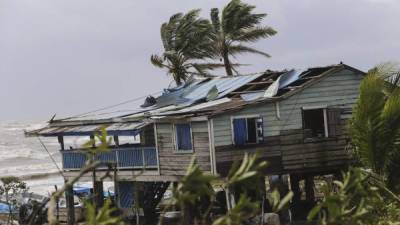 El norte de Nicaragua comienza a sentir los efectos del monstruoso huracán Iota, que se acerca velozmente con poderosos vientos y lluvias hacia la misma región donde tocó tierra hace 13 días el huracán Eta.