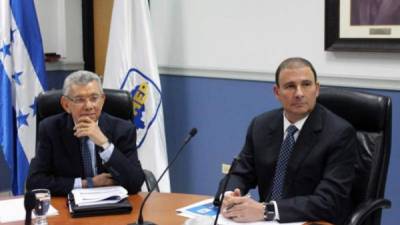 DIRIGENTES. El economista Arturo Alvarado y Juan Carlos Sikaffy, presidente del Cohep, en una actividad pasada.